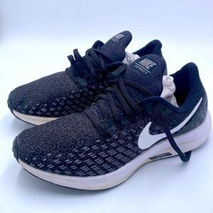 Nike Zoom Pegasus 35 Woman's US 7 Running Shoes 942855-001 Black White